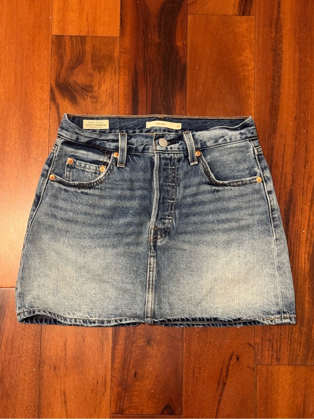 Levi’s Icon Skirt